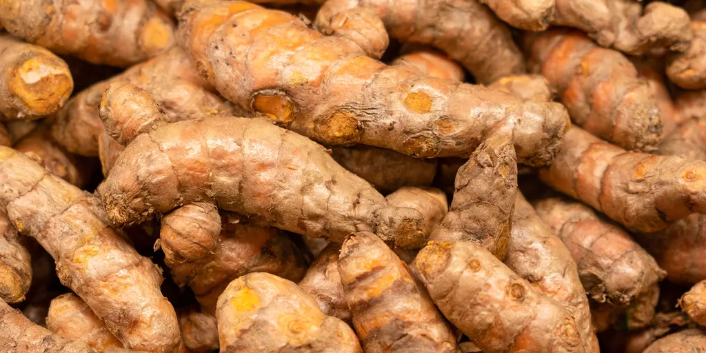 Detail-Ansicht von Curcuma-Wurzeln