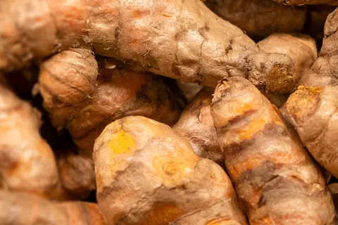 Detail-Ansicht von Curcuma-Wurzeln