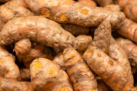 Detail-Ansicht von Curcuma-Wurzeln
