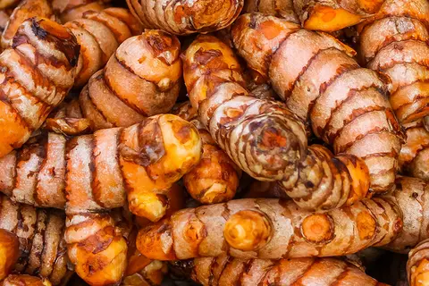 Detail-Ansicht von Curcuma-Wurzeln