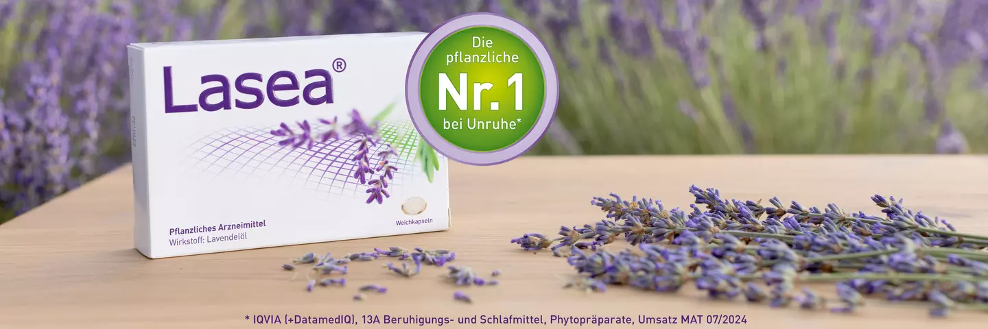 Lasea Packung mit Lavendelblüten. Daneben ist ein Siegel abgebildet mit dem Inhalt: Die pflanzliche Nr. 1 bei Unruhe.