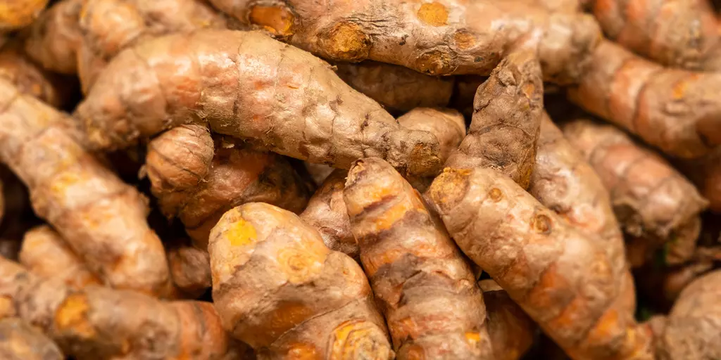 Detail-Ansicht von Curcuma-Wurzeln
