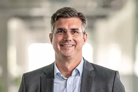 Portrait von Olaf Schwabe, dem CEO der Schwabe-Gruppe