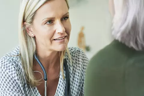 Ärztin und Patientin im Beratungsgespräch